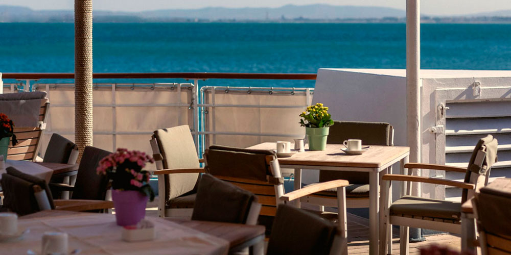 Sun Desk: Solarium & Piscina - Deck 4