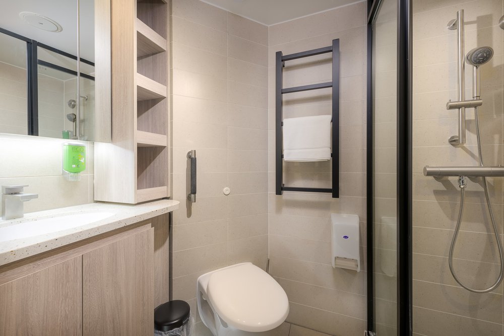 Twin Deluxe Cabin (bathroom) - Deck 6