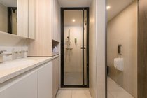 Grand suite with private balcony (bathroom) - Deck 7